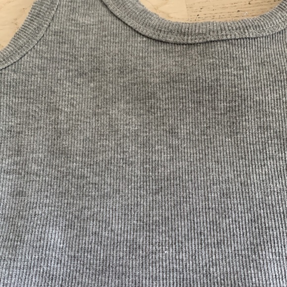 Basic crop tank - Picture 2 of 3